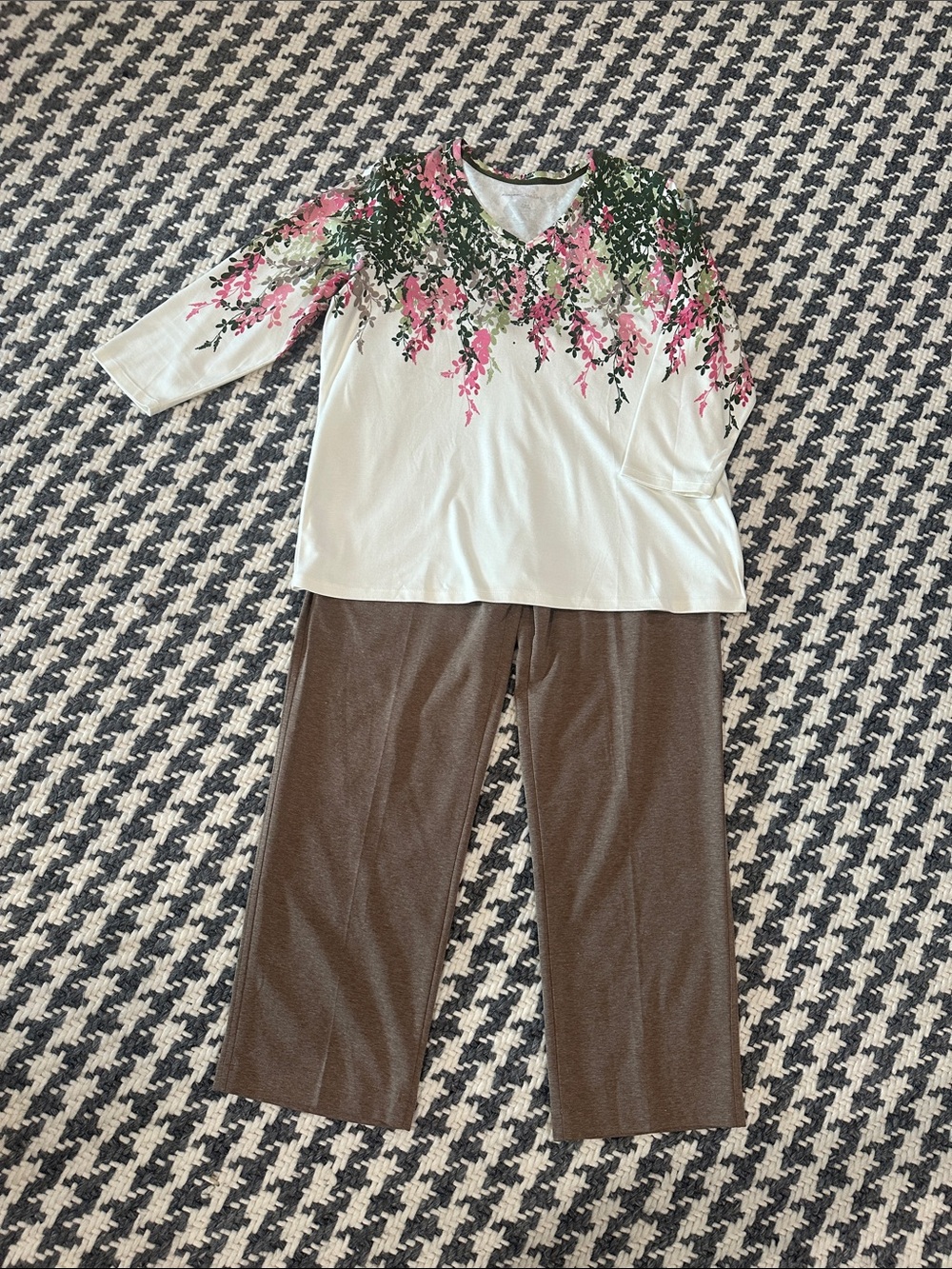 Allison Daley women’s XL top/size 16 pant Cream top Pink and Green Floral Print